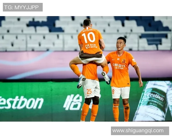 成都攀岩队在极限运动会中以76分稳居积分榜首位